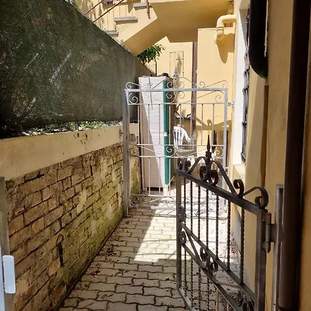 Tiny Opera House Apartment Pesaro Exterior photo